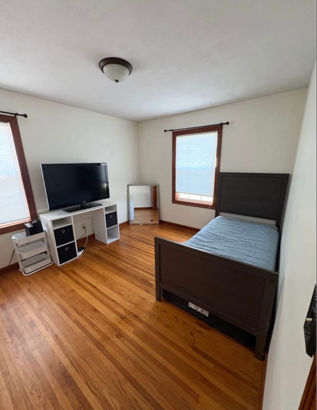 Building Photo - 1015 8th Ave NW