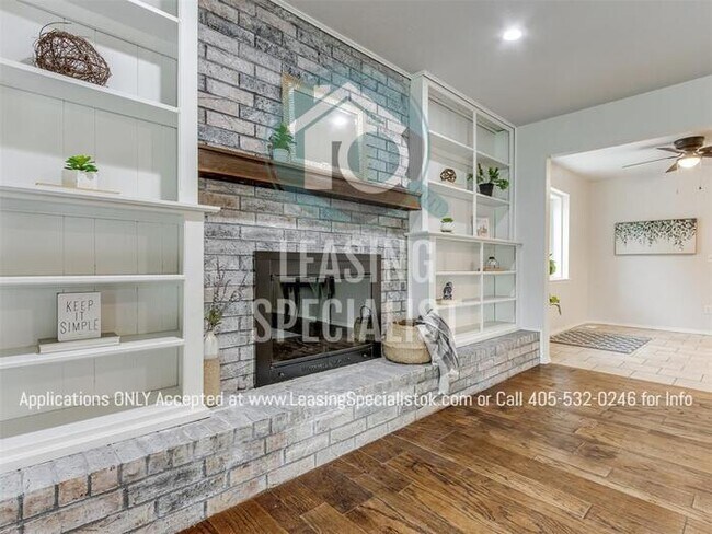 Building Photo - Stunning Yukon 3 Bed 2 Bath Home Available...