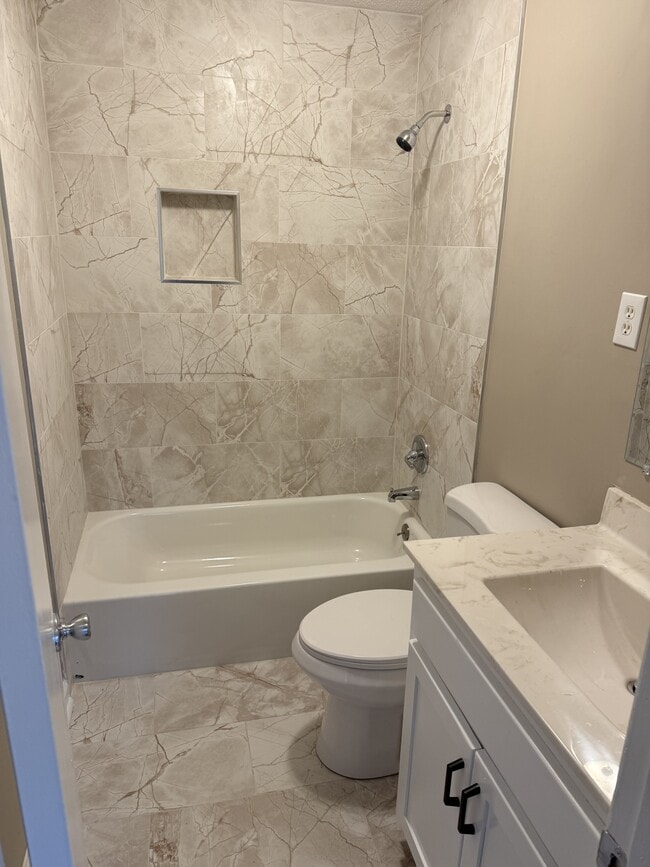 Building Photo - 2881 Normandy Dr