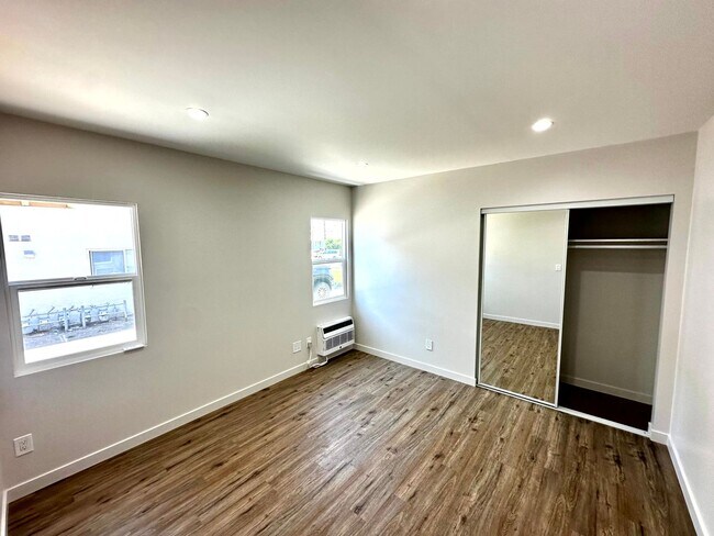 Building Photo - 2302 N Frederic St