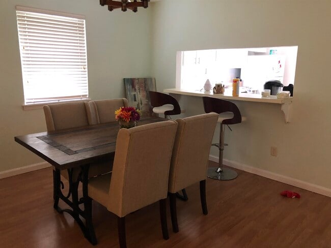 Building Photo - 2333 Ryan Pl