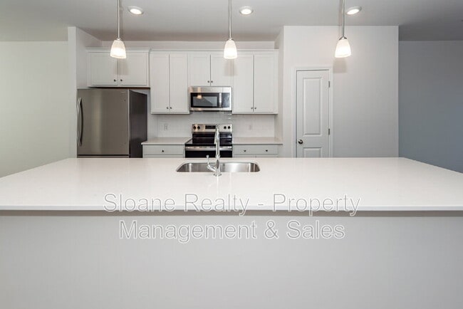 Building Photo - 4633 Forest Hills Dr