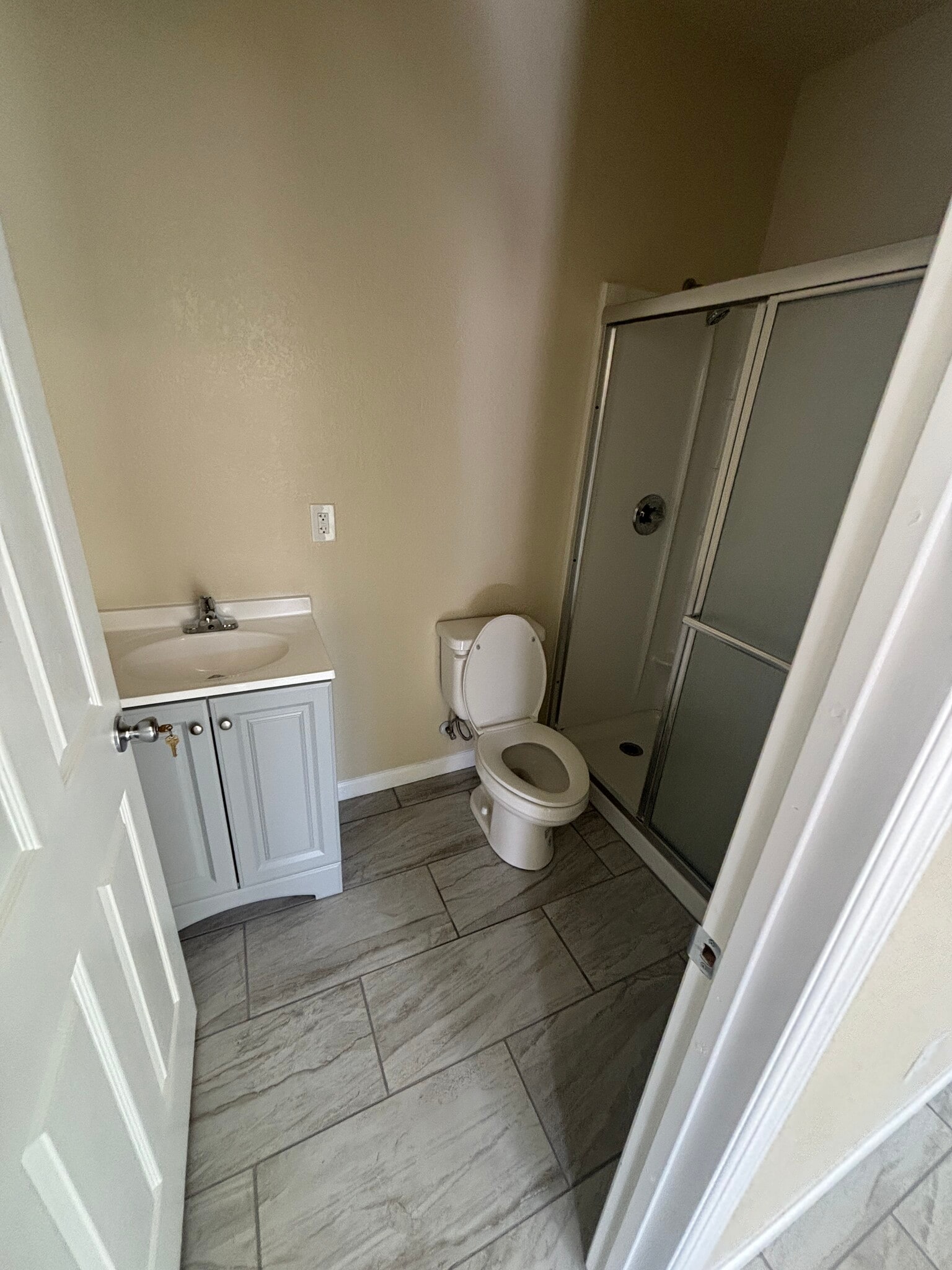 Second restroom - 1243 Hawaii Pl