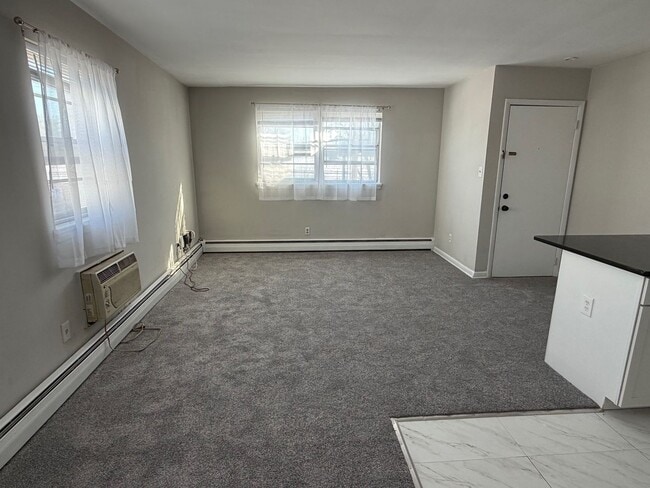 Building Photo - $500 move in credit!!  1 Bed/1 Bath Apt in Lansdale - Walk to Regional Rail & Shopping / Dining