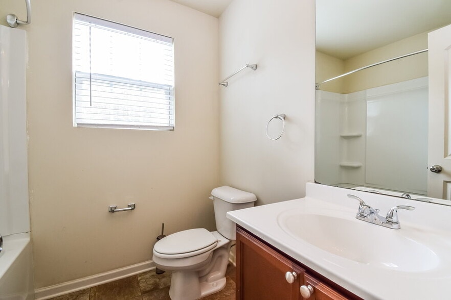 Building Photo - 329 Freeman Cir