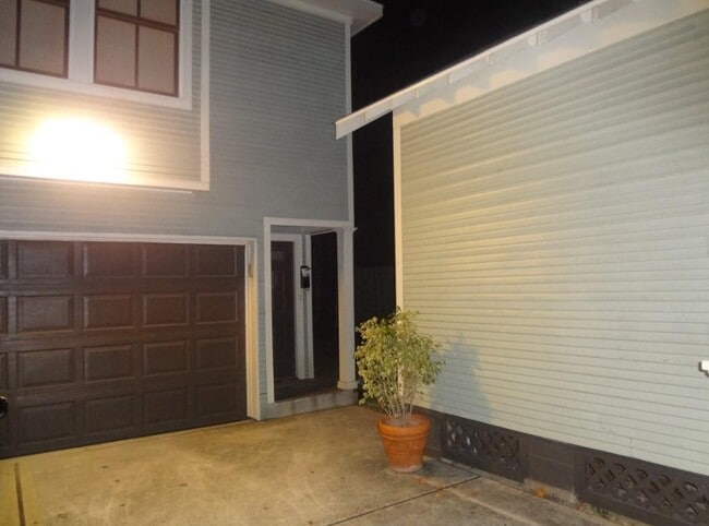 Primary Photo - 303 E 28th St