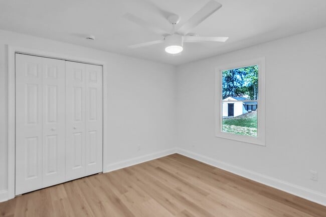 Building Photo - 211 Della Ln