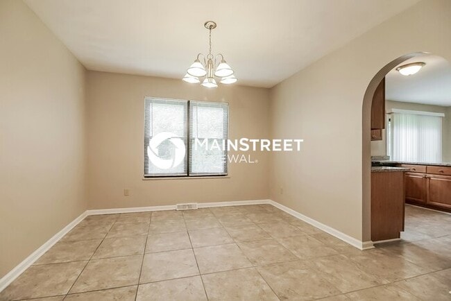 Building Photo - 4 Bedroom Pet-Friendly Home in Columbus, OH with Main Street Renewal