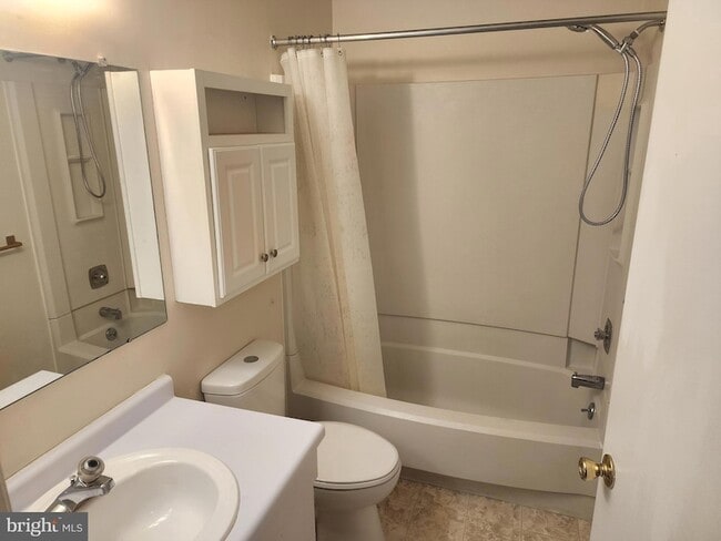 Building Photo - 1104 Woodhollow Dr