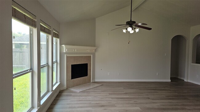 Building Photo - 18015 Willow Cliff Ln