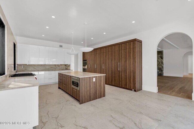 Building Photo - 497 Norwood Ave