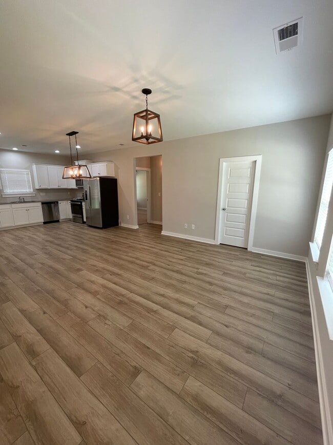 Building Photo - Home for Rent in Weaver, AL!!! View with 4...