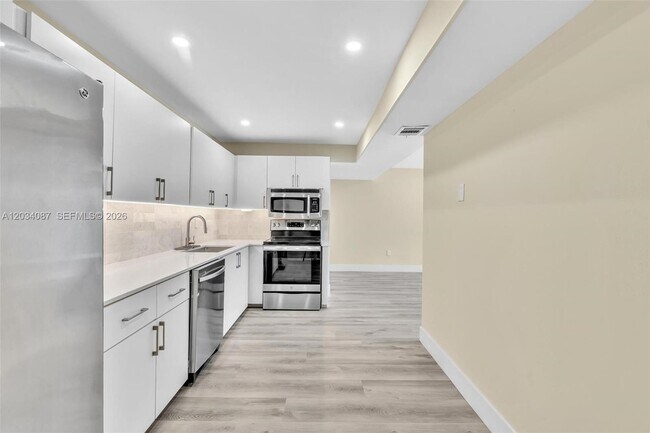 Building Photo - 9124 Collins Ave