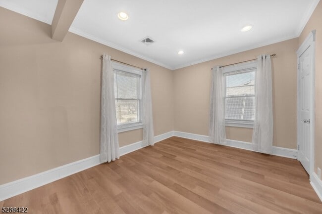 Building Photo - 83 Burnside Ave