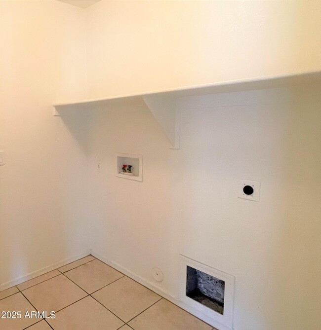 Building Photo - 7220 S 55th Dr