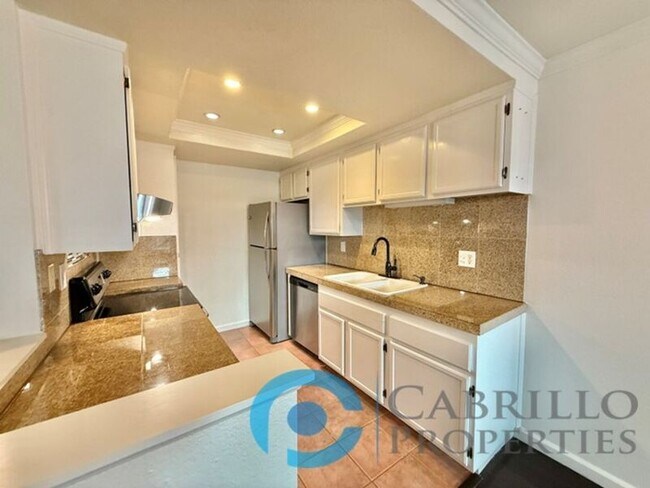 Building Photo - 2828 Famosa Blvd