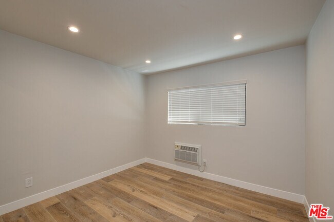 Building Photo - 4703 W St Charles Pl