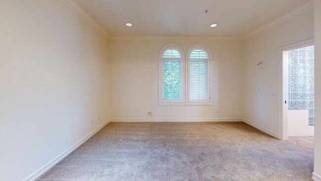 Building Photo - 1029 Park Pl