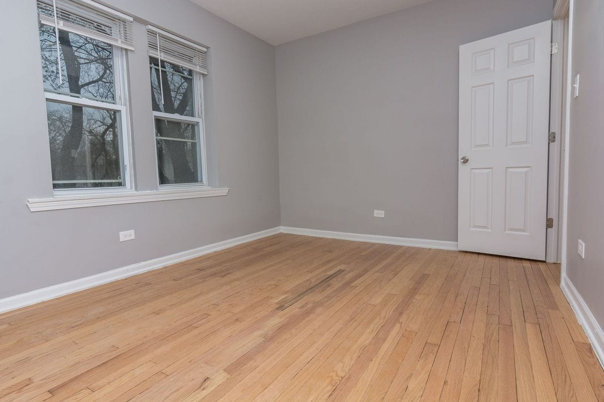 Building Photo - 1141 E 79th Pl