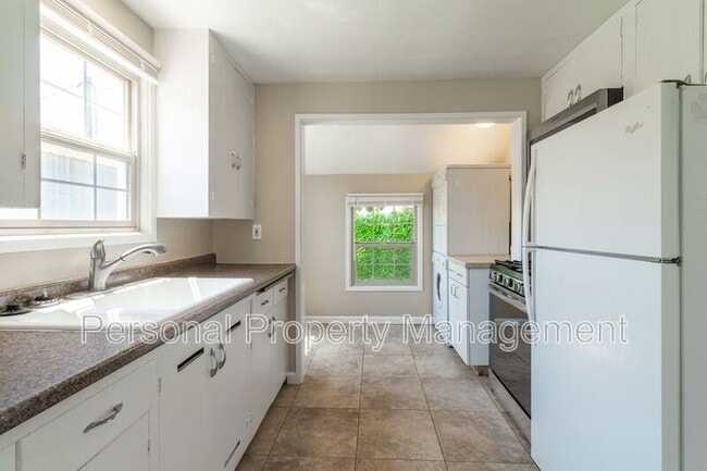 Building Photo - 3108 Thompson Ave