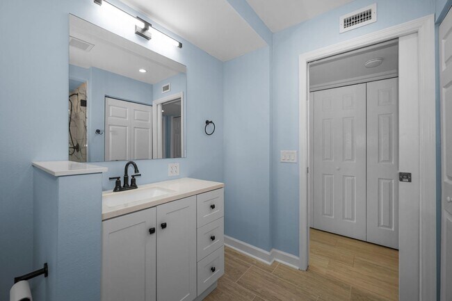 Building Photo - 645 Windrush Bay Dr
