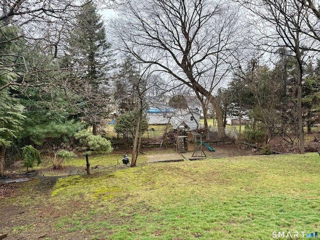 Building Photo - 64 Hickory St