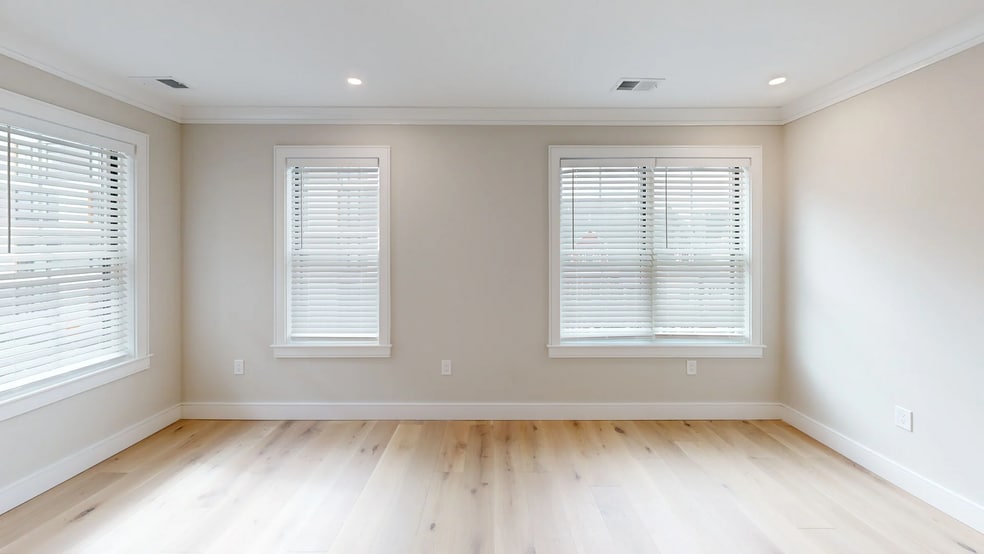 Building Photo - 9 Everett St