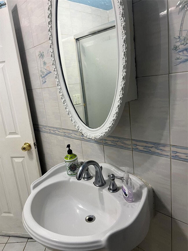 Building Photo - 1403 Broadmoor