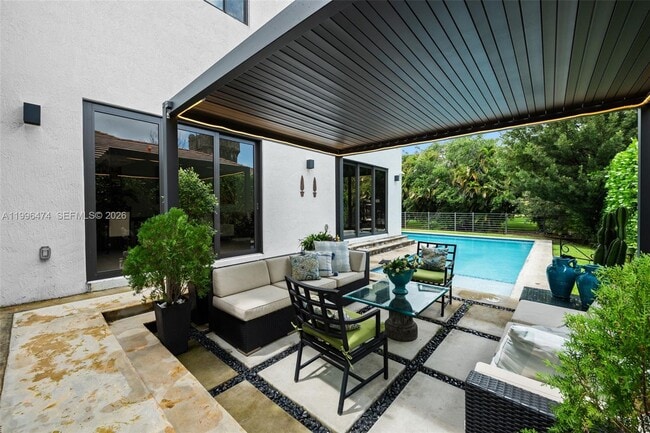 Building Photo - 5735 SW 35th St