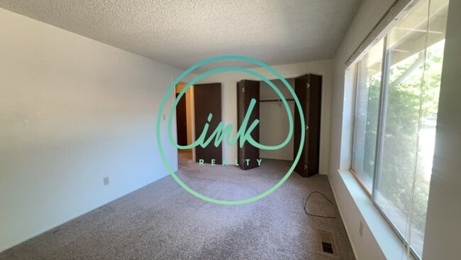 Building Photo - Duplex Unit for Rent in Carson City