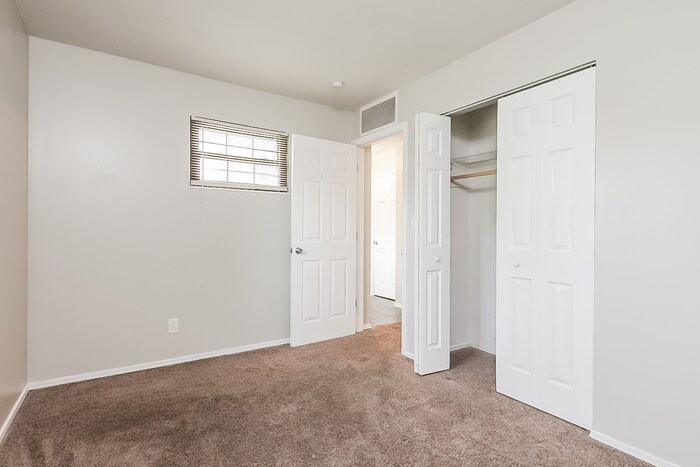 Building Photo - 1886 Florida Dr