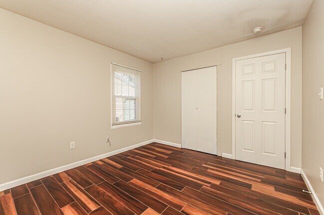 Building Photo - 1240 Berwald Dr