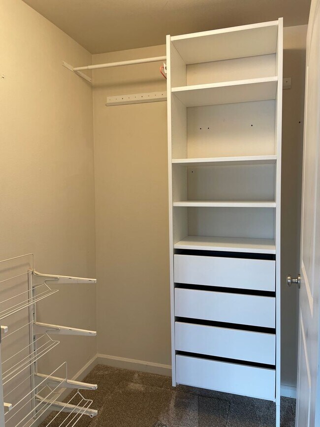 Building Photo - CHARMING Ranch-Style Home in Ridgefield, WA! 3 Bedrooms & 2 Baths! Walk-In Closet! Spacious Floor...