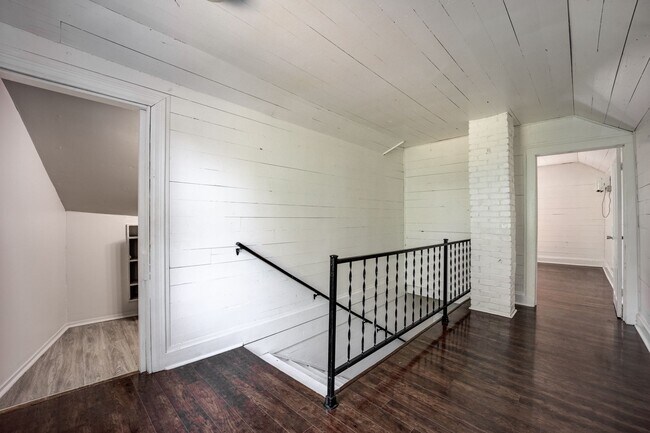 Building Photo - Freshly Updated 3 Bedroom Home
