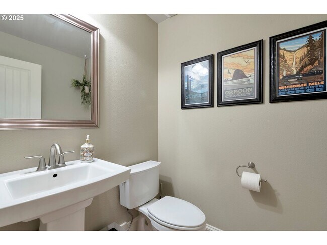 Building Photo - Gorgeous Executive Style Home in Southwest...