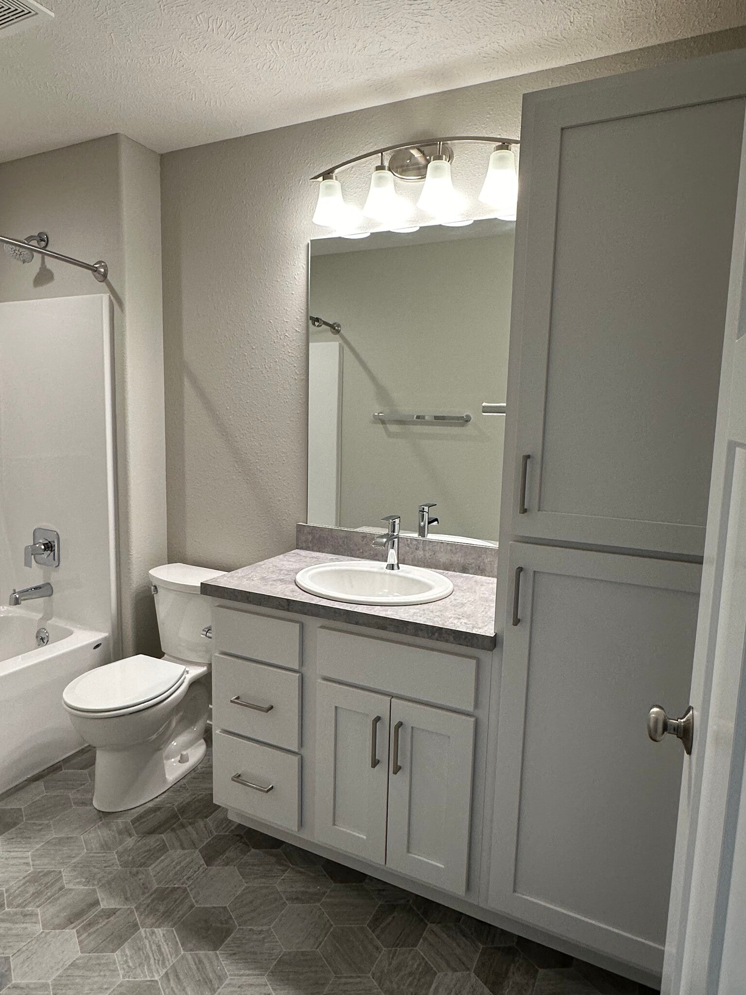 Main Bath - 8230 Ventura Pl