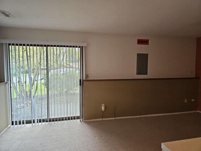 Building Photo - Amazing 3B/3B Single Family Home near Microsoft, prime Redmond location