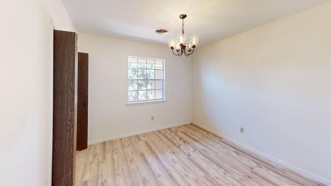 Building Photo - 403 Sunnyside Ave