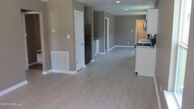 Building Photo - 17317 Avondale Cir