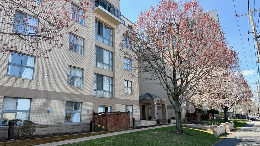 Building Photo - 170 Gore St