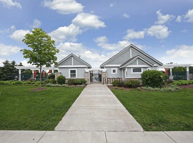 Building Photo - Gorgeous 2bed 2bath Townhome in Bailey’s Arbor