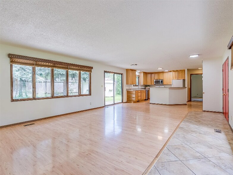 Building Photo - 125 Sherry Ln