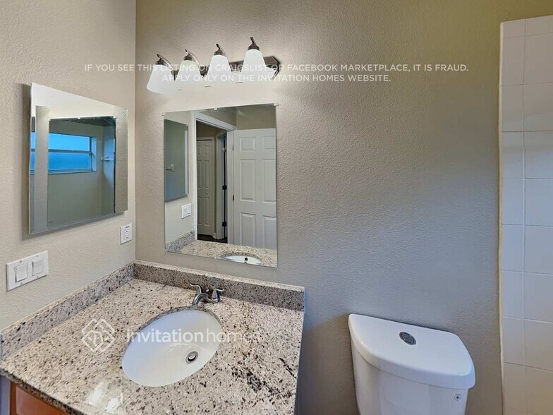 Building Photo - 3155 Lindera Dr
