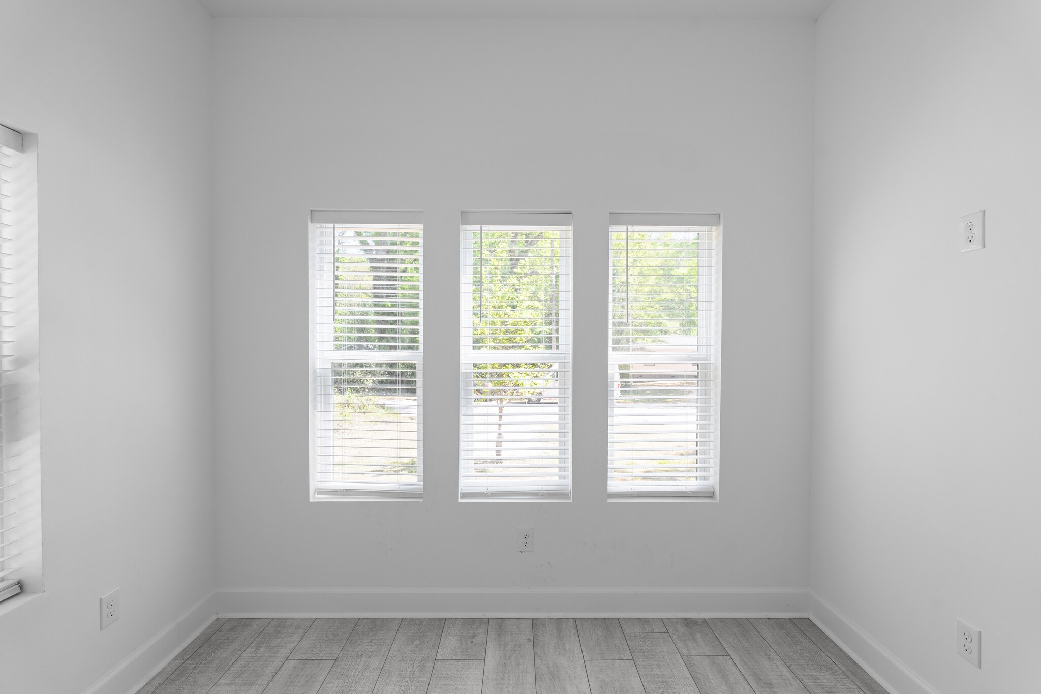 Building Photo - 101 Howell Dr SW