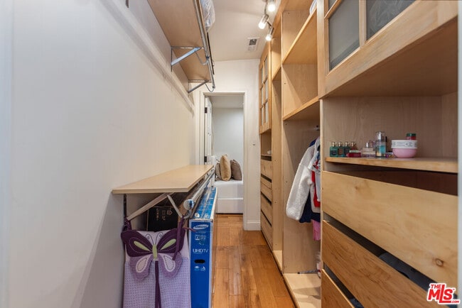 Building Photo - 7473 Mulholland Dr