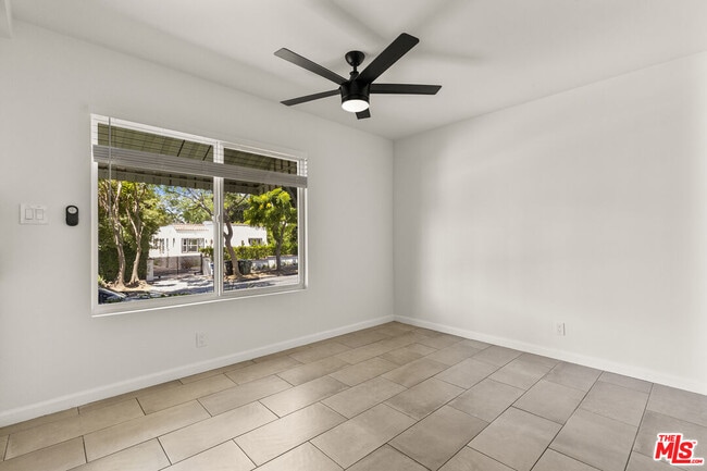 Building Photo - 1006 Havenhurst Dr