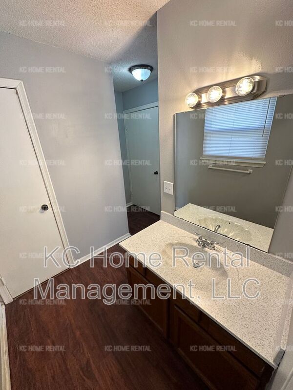 Building Photo - 561 N Somerset Terrace