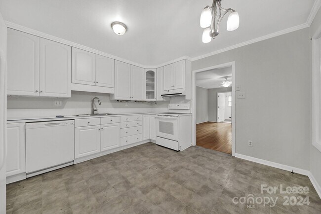 Building Photo - 5922 Coatbridge Ln