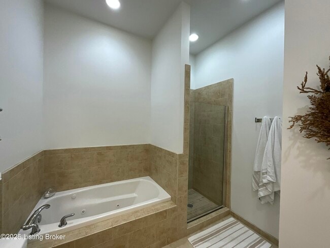 Building Photo - 324 E Main St