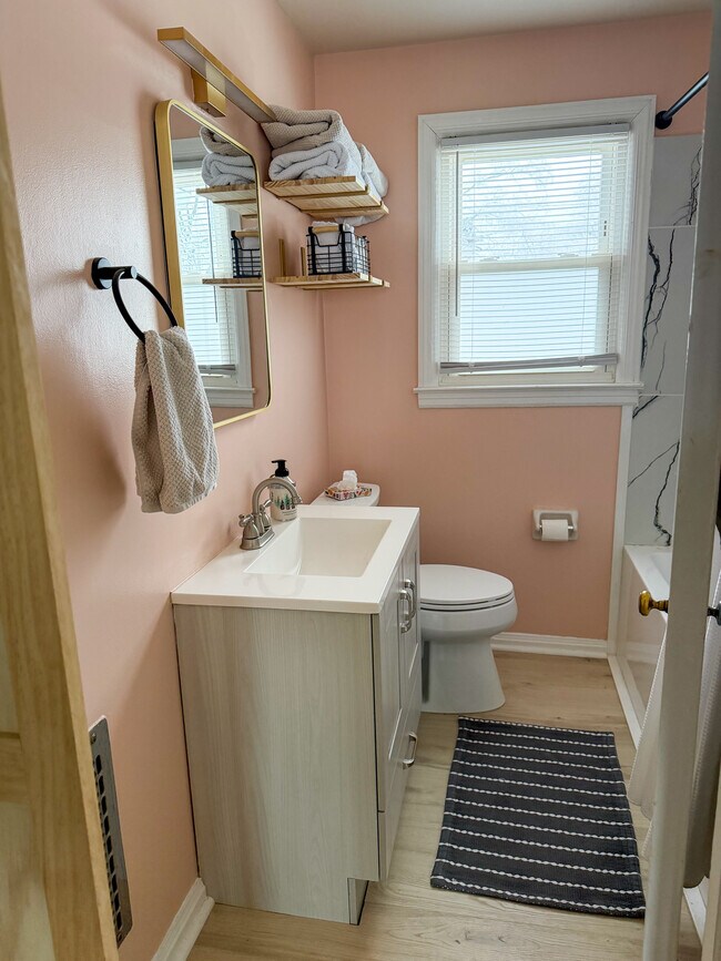 Building Photo - 204 Blanchard Pl